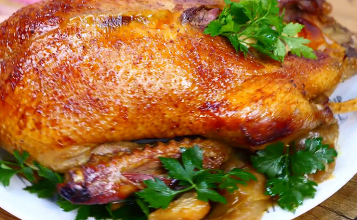 Утка в духовке на праздник. Нежнее шашлыка и вовсе не сухая