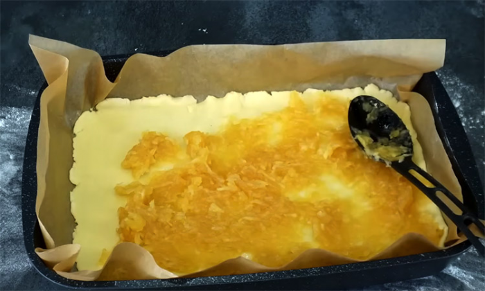 Быстрый пирог, но по вкусу это почти торт. Hачинка из яблок сама превращается в крем