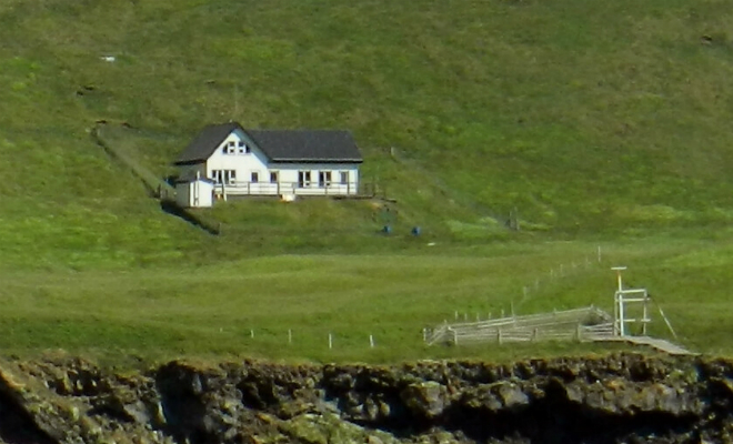 Самый изолированный дом мира стоит пустым уже 100 лет: люди приезжают на остров максимум на день