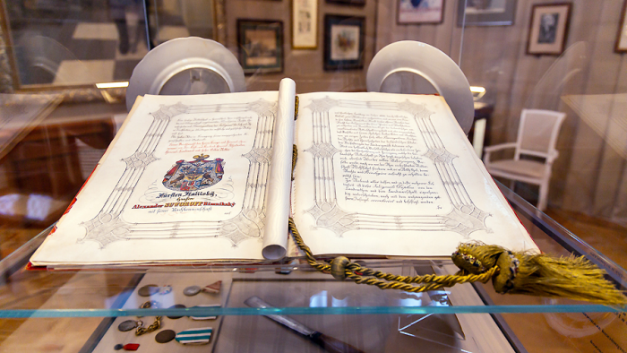 Франция — мачеха, а Россия — мать: Фонд культуры показал предметы, которые эмигранты вернули на Родину