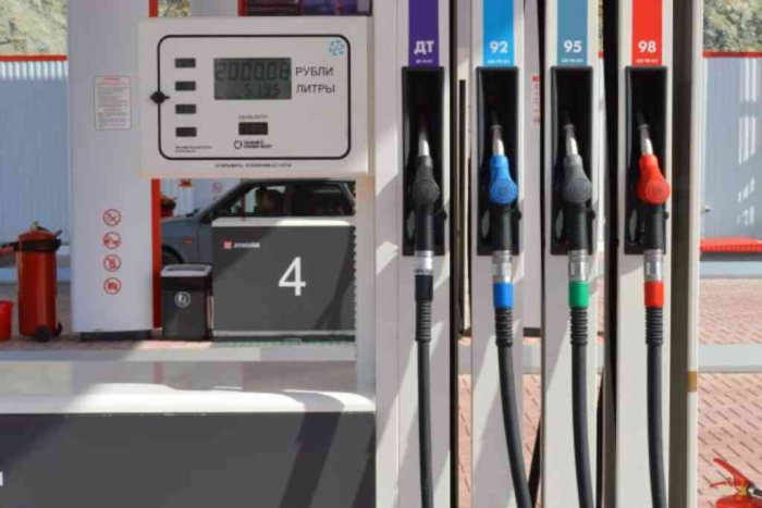 Заезд под «кирпич» на АЗС: что говорит закон