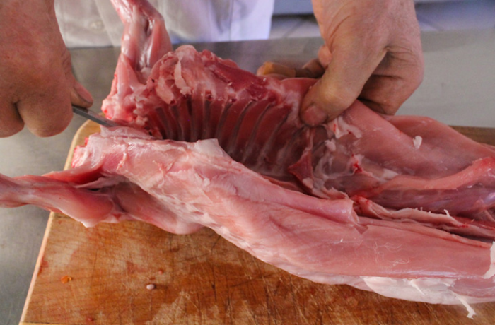 Как удалить из кролика все кости, сохранив цельной тушку