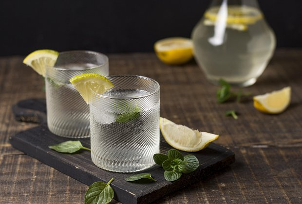 Коктейли для новогодней вечеринки: топ-15 рецептов алкогольных и безалкогольных напитков