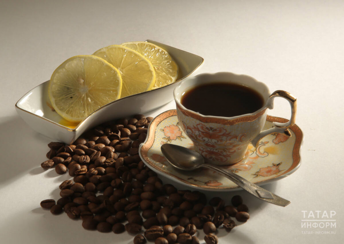 Фруктовый сок, бабл-чай и энергетики: антирейтинг напитков по версии гастроэнтеролога