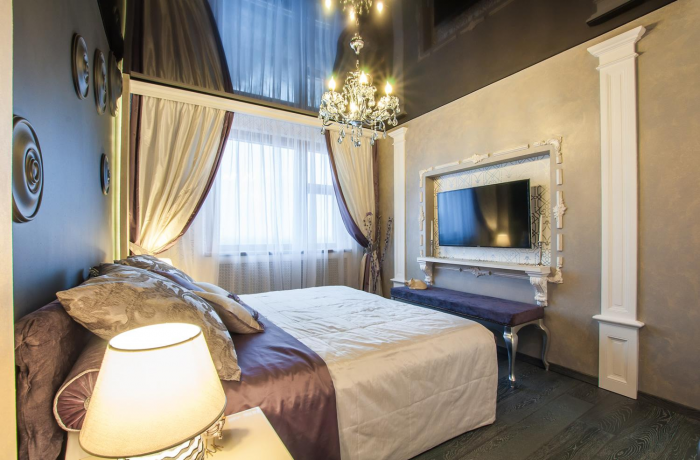 Как выбрать люстру для натяжного потолка в зал и другие комнаты (67 фото)