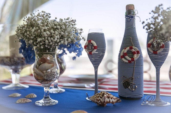 Декорирование бутылок различными материалами (58 фото)