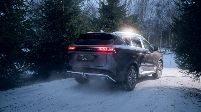 Шхуна на колесах. «Лента.ру» выяснила, к чему можно придраться в кроссовере Soueast S07, кроме сложного названия