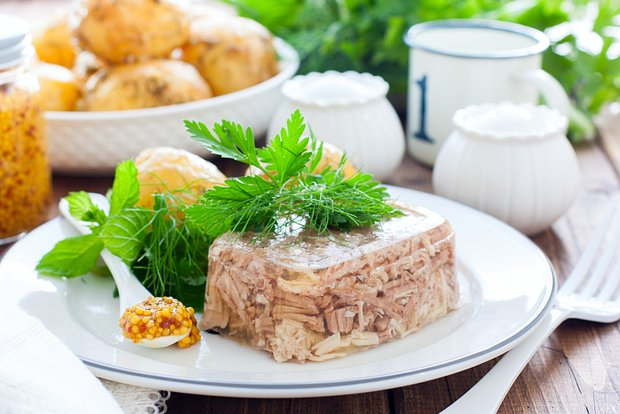 Как приготовить холодец: 6 проверенных рецептов с желатином и без