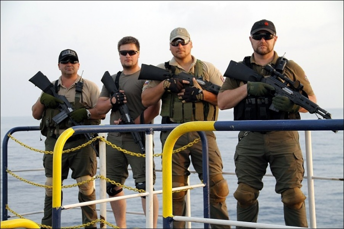 О поддельных флагах и плавучих арсеналах.