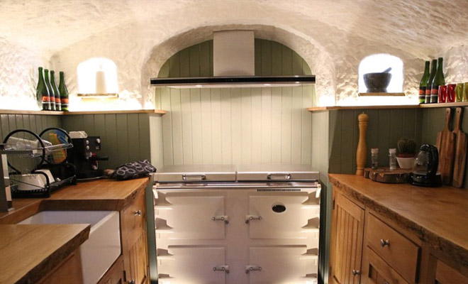 Мужчина укрылся от дождя в пещере и через 4 дня решил в ней остаться навсегда