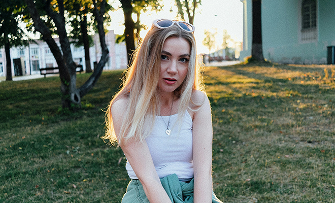 В Росии появились няни для программистов. Девушки обещают следить за их сном, едой и режимом дня