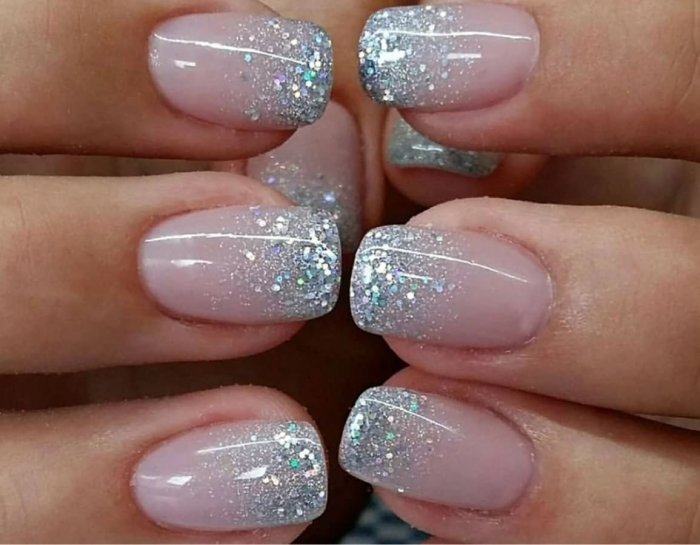 Маникюр на 8 Марта: идеи с фото