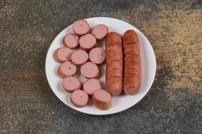 Не сосиски, а обман: Как отличить "мясной" продукт от смеси из сои и крахмала
