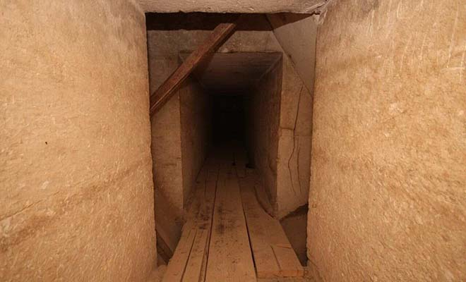 Ход в центр египетской пирамиды: люди оказались слишком напуганы, чтобы пройти по этому пути до конца