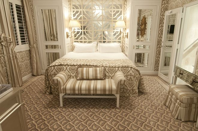 Обои в полоску: как создать нестандартный дизайн комнаты с помощью простых линий (104 фото)