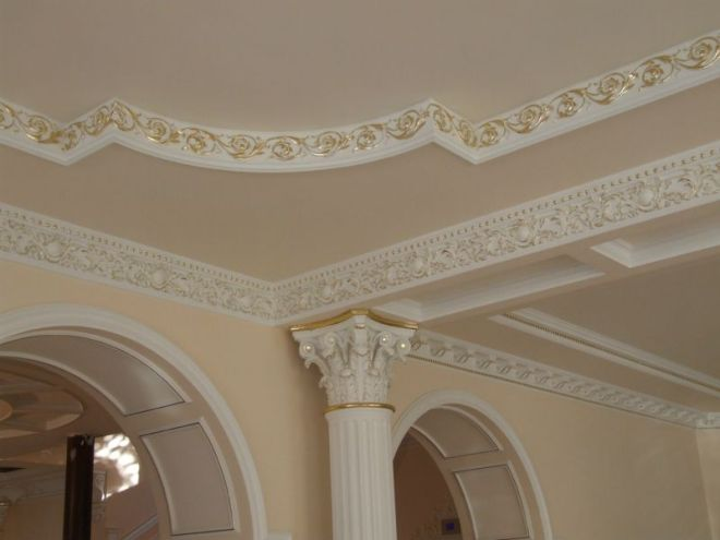 Дизайн потолочных плинтусов в интерьере: фото, как выбрать лучший вариант для интерьера (67 фото)