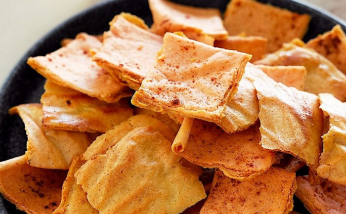 Превратили 1 стакан чечевицы в хрустящие крекеры: пойдут на замену чипсам и гренкам