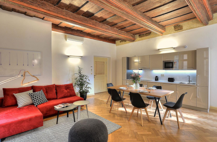 Диван на кухню: нюансы выбора мебели для комнат разных площадей и стилей (62 фото)