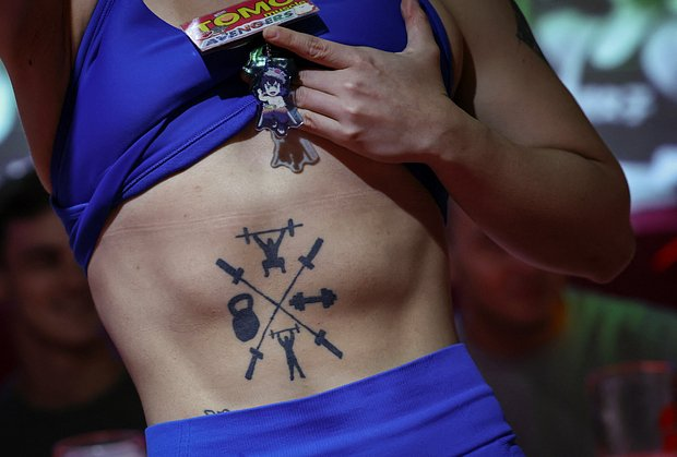 «Женщины красивы не худобой» Как бар, где суровые сотрудницы бьют посетителей, стал популярнее кафе с горничными и школьницами