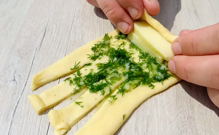 Чесночные булочки с сыром. Домашняя выпечка, которая легко заменяет хлеб
