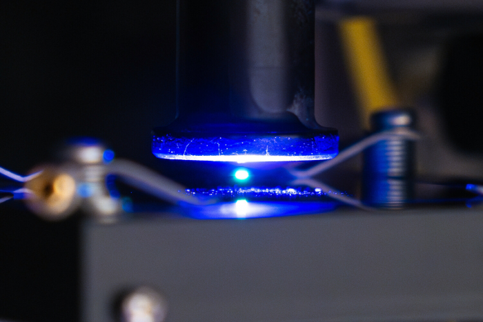 Физики впервые «нарушили» закон Ньютона