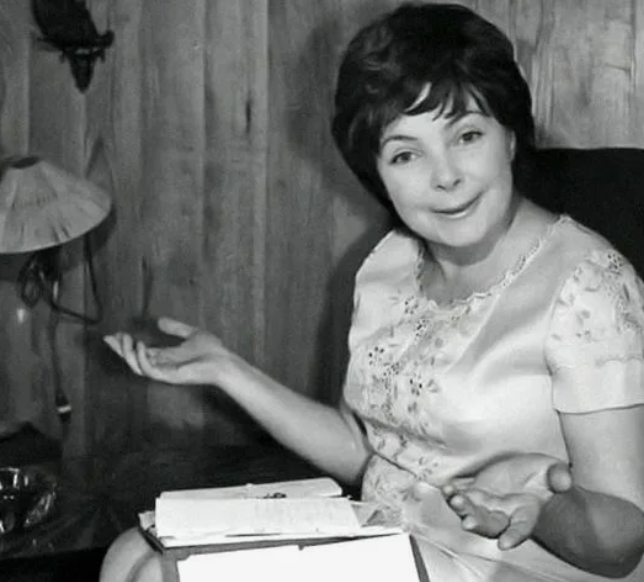 «Не могла произнести и пару фраз»: 41-летняя звезда кино и театра Елена Аросьева — о пути к славе, знаменитой семье мужа и троих детях