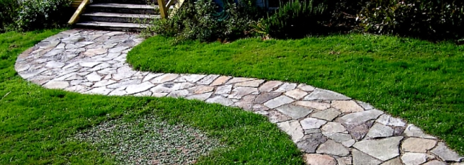 Как украсить участок около дома своими руками: фото, знакомые решения и креативные идеи  (44 фото)