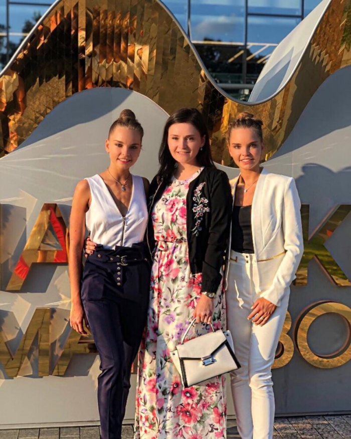 «Она им просто открыла дверь»: как старшая сестра Авериных повлияла на судьбу Дины и Арины и стала мамой в 2023 году