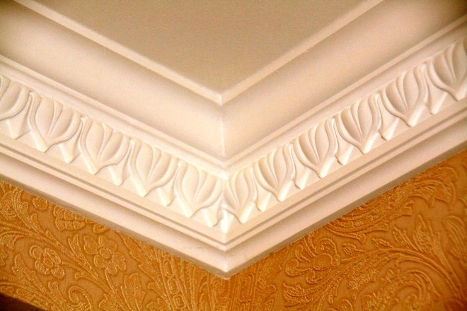 Дизайн потолочных плинтусов в интерьере: фото, как выбрать лучший вариант для интерьера (67 фото)
