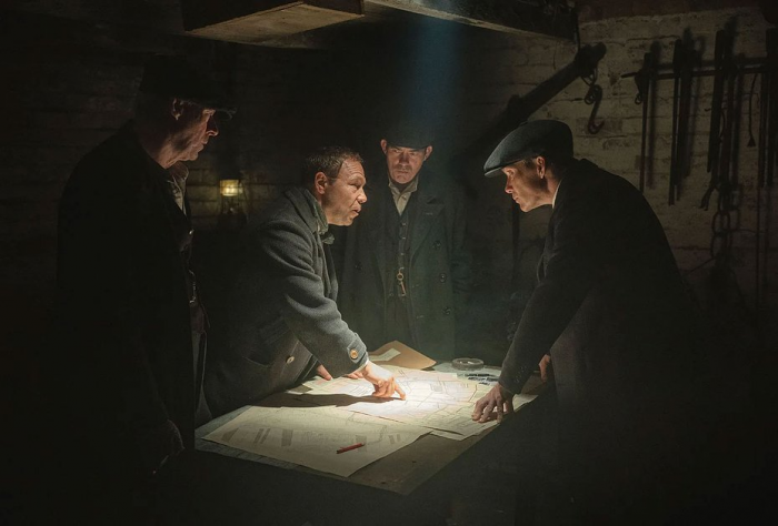 В сети — финал культовых «Острых козырьков». Чем закончился один из самых популярных сериалов нашего времени?