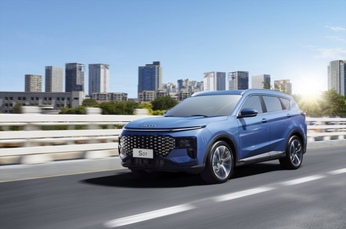 Шхуна на колесах. «Лента.ру» выяснила, к чему можно придраться в кроссовере Soueast S07, кроме сложного названия