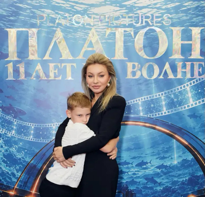 Праздник в кинотеатре и футболка Роналду: Надежда Стрелец отметила 11-летие сына
