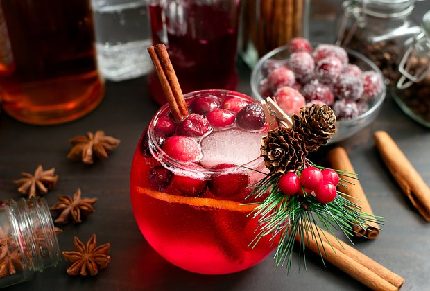 Коктейли для новогодней вечеринки: топ-15 рецептов алкогольных и безалкогольных напитков