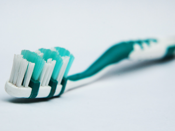 Неочевидные способы сделать зубы белее