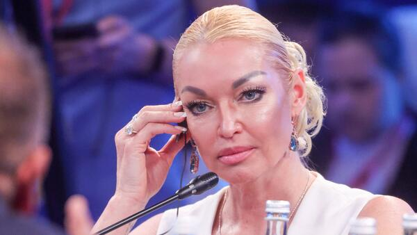 Анастасия Волочкова устроила скандал из-за могилы Майи Плисецкой: «Горка песка и табличка»