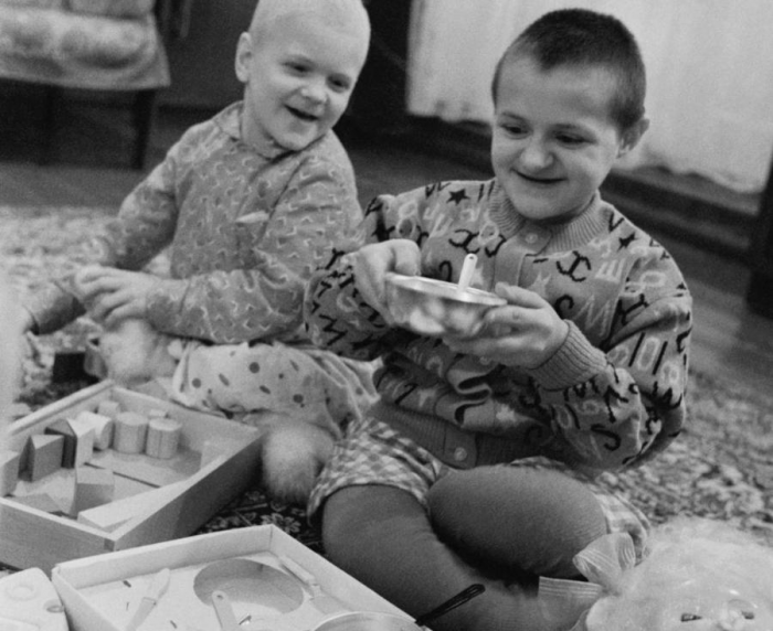 Как сложилась жизнь девочки, которую мать 12 лет держала в сундуке