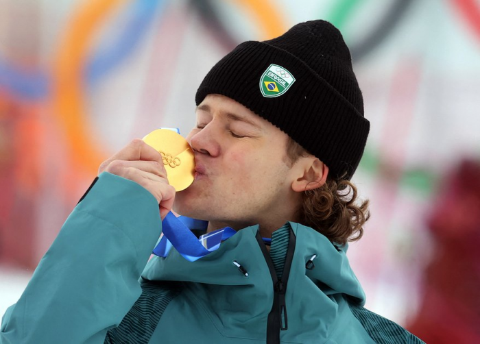 Россия без медалей, Бразилия с золотом в горных лыжах, а в олимпийской деревне кончились ...ы. Как прошел восьмой день Игр