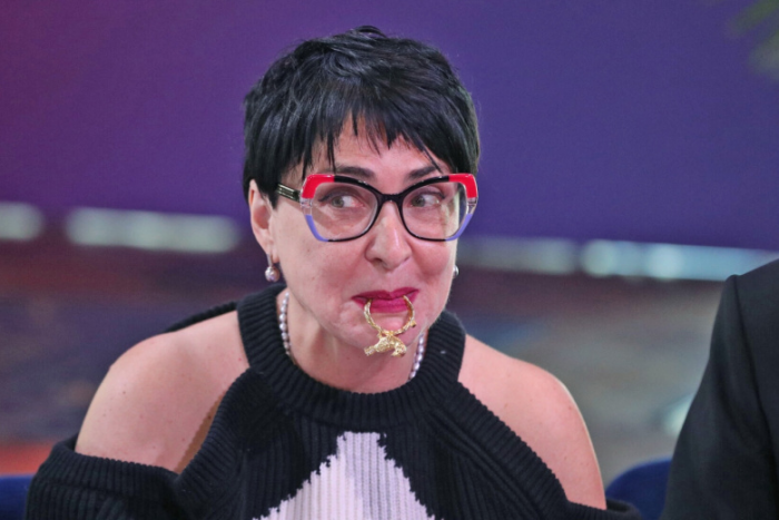 «Кому нужна эта пошлая пенсионерка!»: зрители сорвали концерт Лолиты в Волгограде. Певица обратилась к поклонникам с трассы