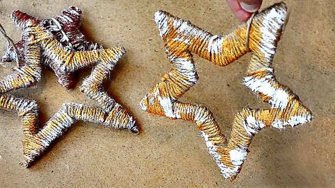 Самые популярные и необычные украшения дверей на Новый год (63 фото)