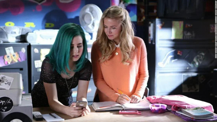 8 сериалов с самыми горячими студентками