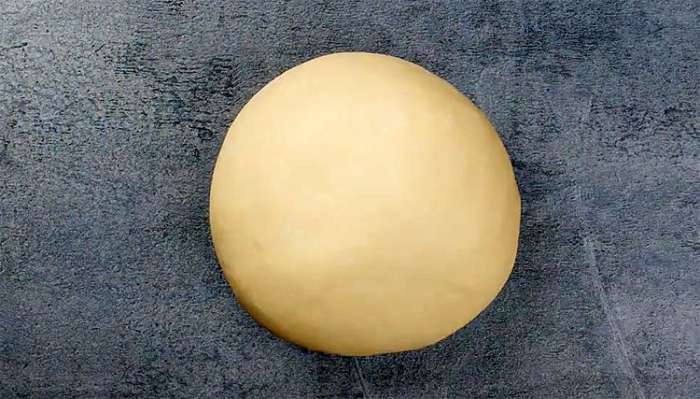 Взяли лист теста и сделали 3 вида разной выпечки за минуты: лепешки, хычины и плацинды