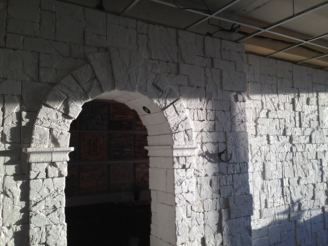 Декор из гипса: особенности, виды, способы изготовления (35 фото)