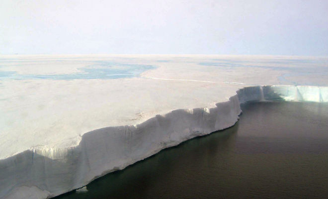 Почему над Антарктидой запрещено летать