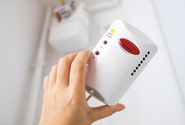 «Повезло, что я остался жив» Мужчина находил странные записки по всему дому и решил, что за ним следят. Правда оказалась страшнее