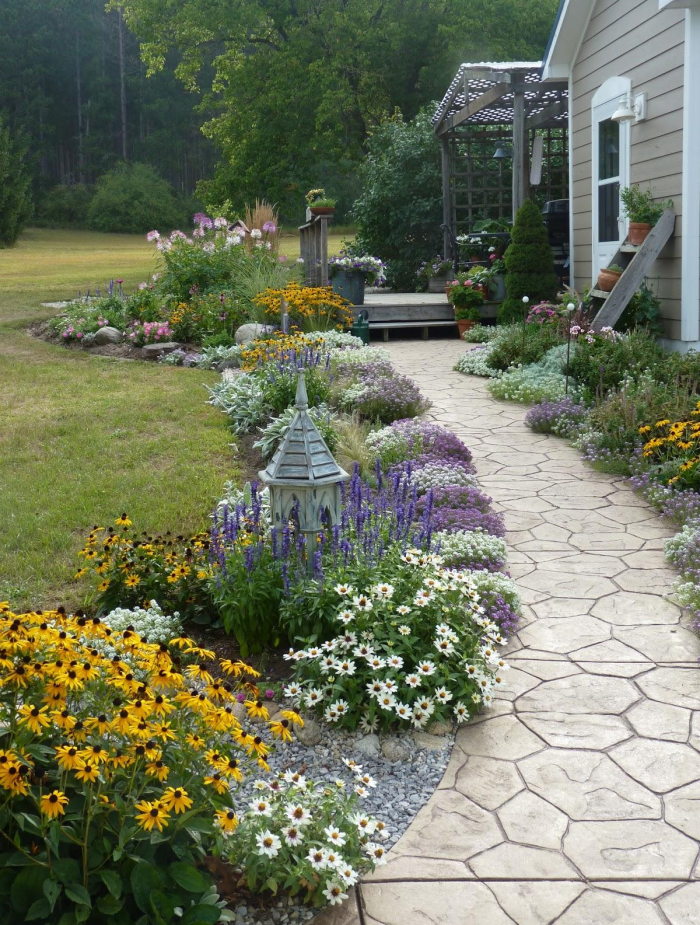 Клумба для дачи: как своими руками создать цветочный оазис (60 фото)