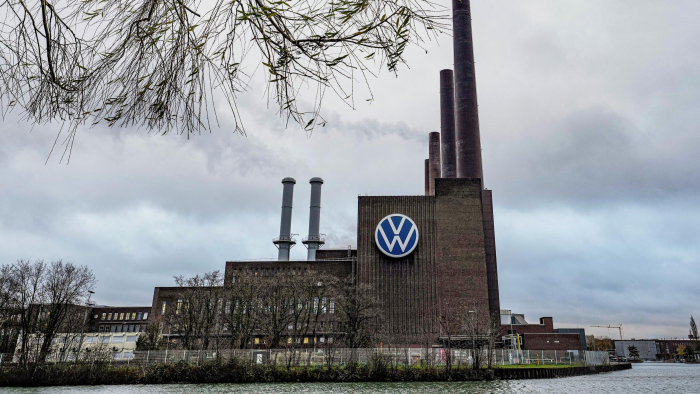 Volkswagen приехал. По всей Германии заводы переделывают под оборонку