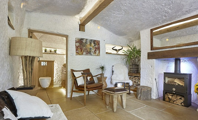 Мужчина укрылся от дождя в пещере и через 4 дня решил в ней остаться навсегда