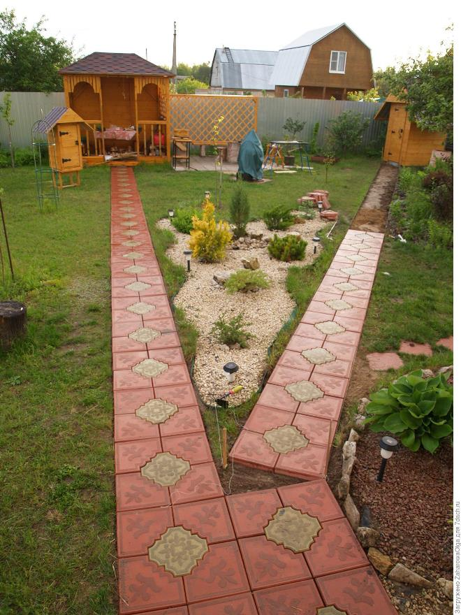 Как украсить участок около дома своими руками: фото, знакомые решения и креативные идеи  (44 фото)