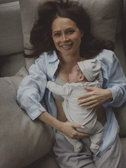 Бойфренд онкобольной Лерчек показал редкие фото с ней по случаю двух месяцев со дня рождения их сына