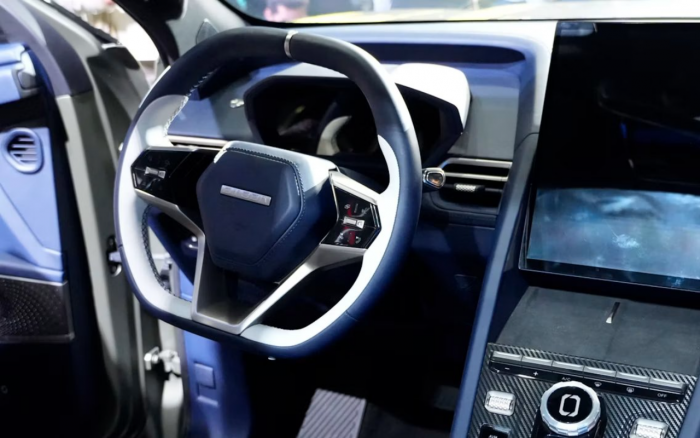 Новый Omoda X: внедорожная внешность и интерьер в стиле Lamborghini